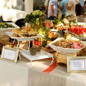 چیدمان میز سلف سرویس